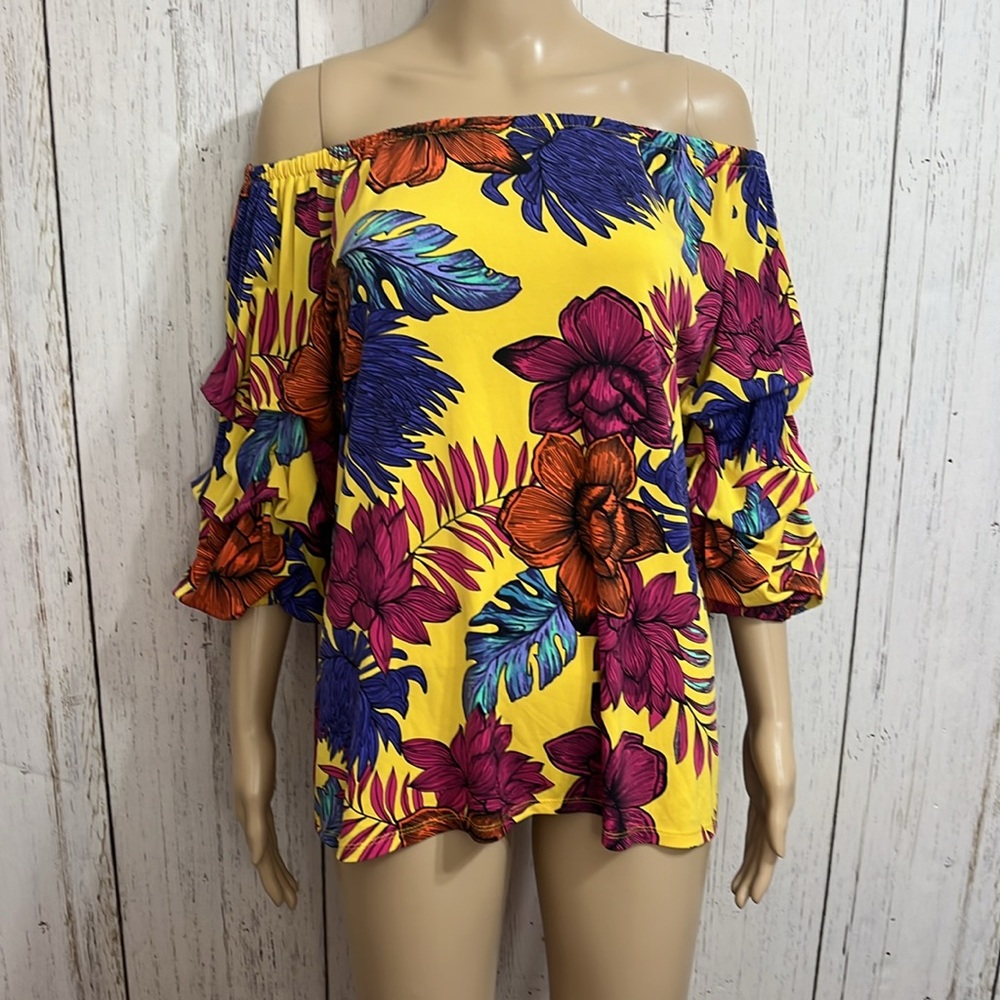 Coco Bianco Floral Print Off Shoulder Top Size Small 1/2 to 3/4 ruffled sleeves